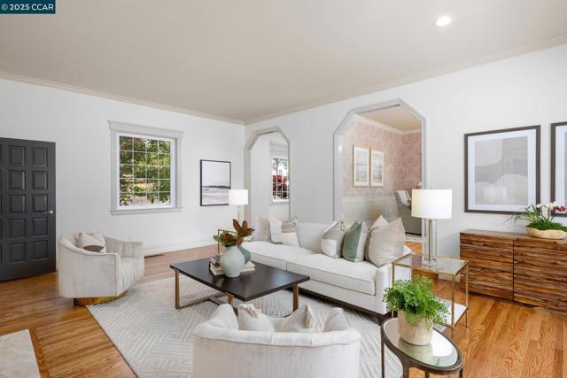 2398 Ironwood Pl, Alamo CA: https://media.crmls.org/mediaz/610aa34f-9d26-4e66-a9d3-cdd2dbaff57a.jpg