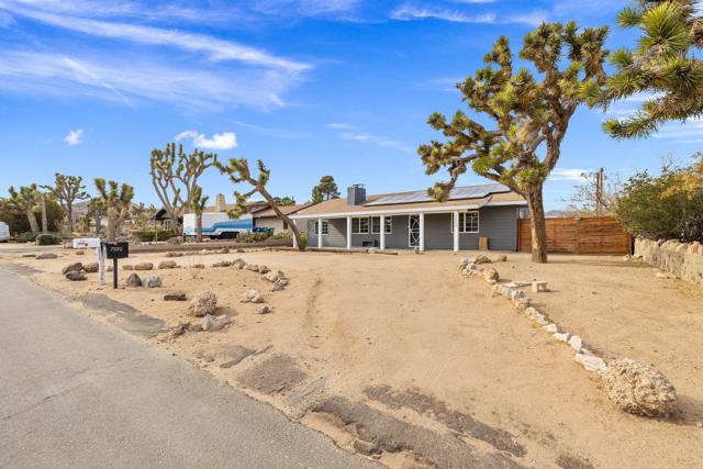 7552 Elk Trail, Yucca Valley CA: https://media.crmls.org/mediaz/610aba0a-d48f-4641-842d-5c9bde6518a1.jpg