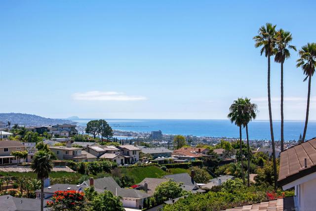 5353 Westknoll Dr, San Diego CA: https://media.crmls.org/mediaz/610acc57-0941-4946-9235-872da8ce6089.jpg
