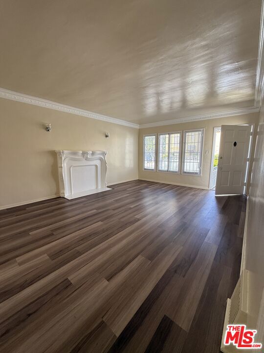 4196 5th Avenue, Los Angeles CA: https://media.crmls.org/mediaz/610aee50-0fb5-41ff-84cb-f40fdb863087.jpg