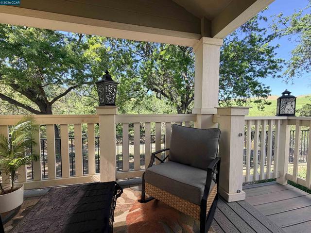 16711 Marsh Creek Rd, Clayton CA: https://media.crmls.org/mediaz/610af71d-19ef-4837-a572-bdca4d50e304.jpg