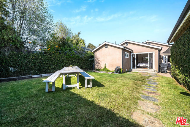 5711 Colbath Avenue, Valley Glen CA: https://media.crmls.org/mediaz/610b0a6b-5511-4c68-9f93-630ef853ed7e.jpg