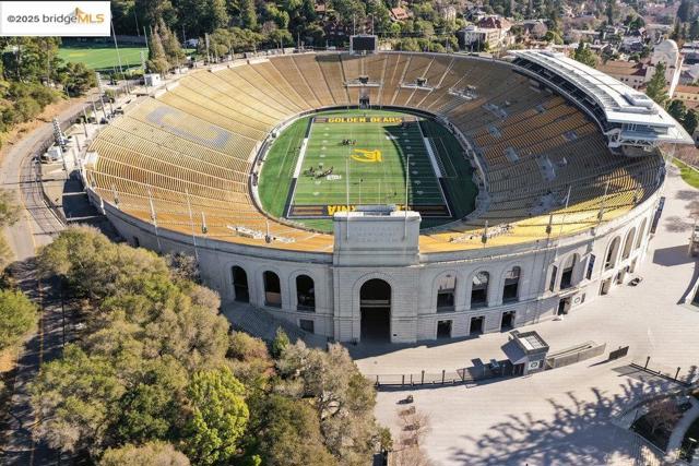 2601 College Ave, Berkeley CA: https://media.crmls.org/mediaz/610ba93d-8ca3-4a4e-9f51-085bf0491f0b.jpg