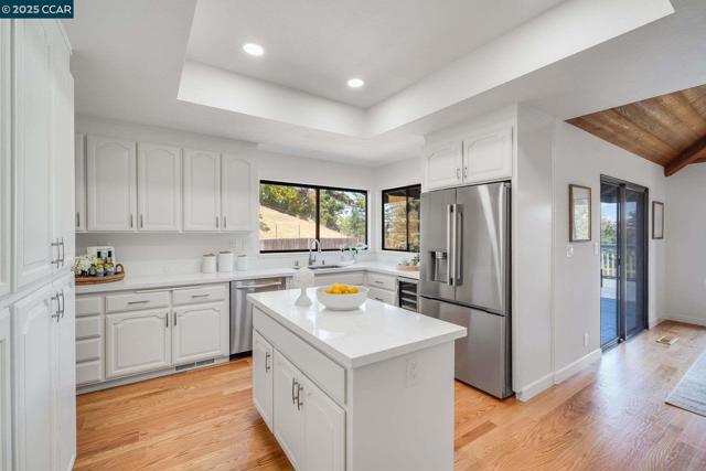 36 Candlewood Place, Walnut Creek CA: https://media.crmls.org/mediaz/610c4229-6485-42f6-8a78-1fc082bc0f00.jpg