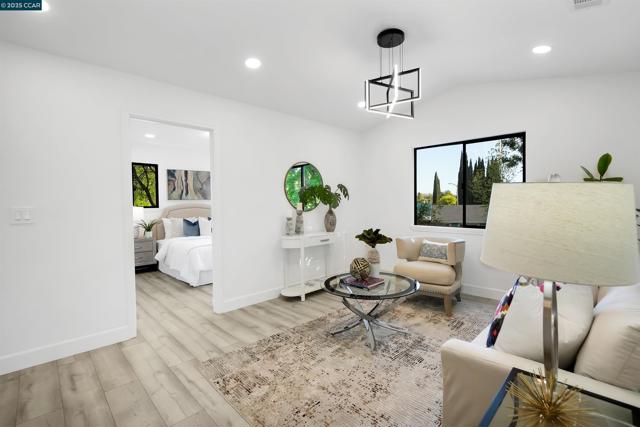 27 Briarwood Ct, Brentwood CA: https://media.crmls.org/mediaz/610c6b1f-060a-4184-84da-6261ebafa92d.jpg