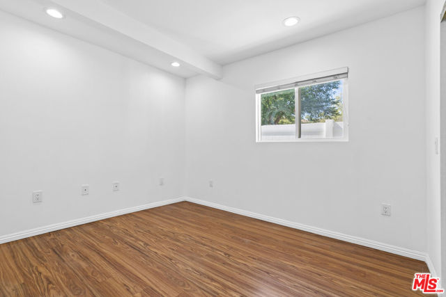 4949 San Feliciano Drive, Woodland Hills CA: https://media.crmls.org/mediaz/610c6b97-0b71-4c24-9ef2-2be19afe3649.jpg