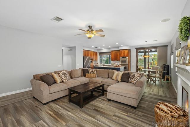 1387 S Creekside Dr, Chula Vista CA: https://media.crmls.org/mediaz/610c9467-5425-4d41-811f-d2cd91b96b5a.jpg