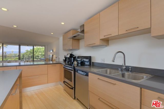 4337 Marina City Drive, Marina del Rey CA: https://media.crmls.org/mediaz/610dcfd6-b19d-44b0-b120-961893a6ed11.jpg