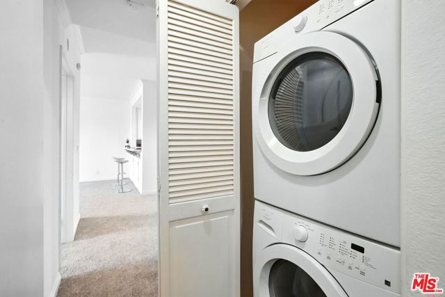 8505 Gulana Avenue, Playa del Rey CA: https://media.crmls.org/mediaz/610df6f3-00ff-4e91-bcd8-7a8ef6411b4c.jpg