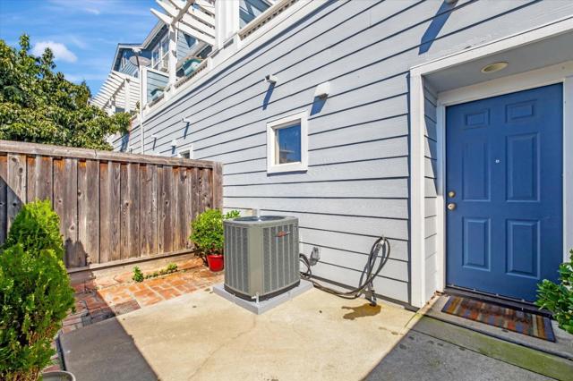 684 Grand Terrace, Hayward CA: https://media.crmls.org/mediaz/610e75b0-06e4-49bb-a11f-ef1e2fff5247.jpg
