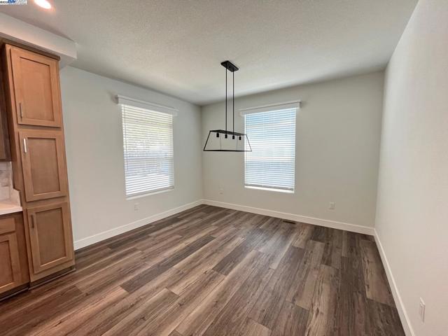 1587 Delemos Ave, Hayward CA: https://media.crmls.org/mediaz/610e94d0-54e8-45f7-951d-284357d0af21.jpg