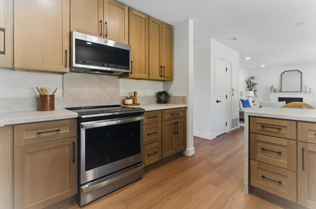 Detail Gallery Image 5 of 10 For 6871 Mewall Dr, San Diego,  CA 92119 - 5 Beds | 3 Baths