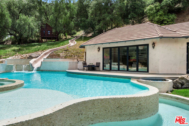 204 Bell Canyon Road, Bell Canyon CA: https://media.crmls.org/mediaz/610f4202-91bd-40b7-8704-bdac973126f1.jpg