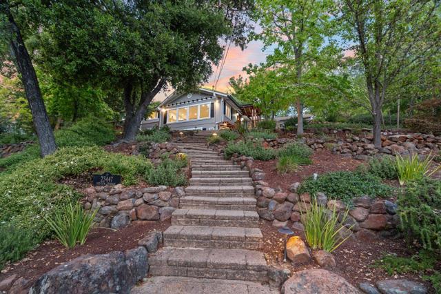 23447 Skyview Terrace, Los Gatos CA: https://media.crmls.org/mediaz/610f4f77-5d23-4941-b6fc-c655f18196f0.jpg