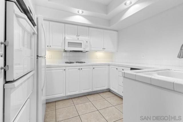 8631 Via Mallorca, San Diego, California 92037, 2 Bedrooms Bedrooms, ,2 BathroomsBathrooms,Condominium,For Sale,Via Mallorca,240018494SD