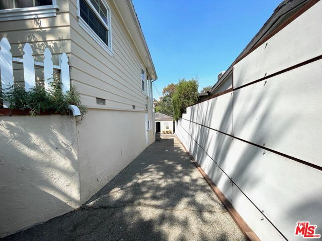 3230 Kelton Avenue, Los Angeles CA: https://media.crmls.org/mediaz/610ff903-d51c-4c91-a636-43b343cdbd7a.jpg