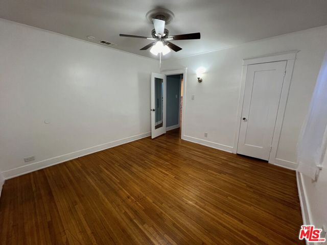 560 N Irving Boulevard, Los Angeles CA: https://media.crmls.org/mediaz/61101408-be7b-4c3d-a04e-2a36a8fe3b04.jpg