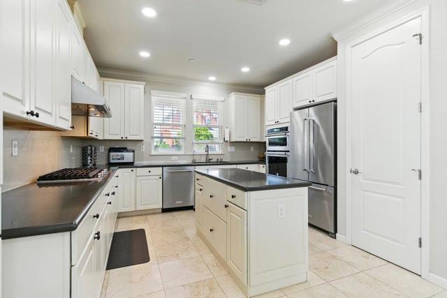 33831 Farmhouse Street, Fremont CA: https://media.crmls.org/mediaz/6110ddf9-0e02-43e0-a4d8-358bed125fd6.jpg