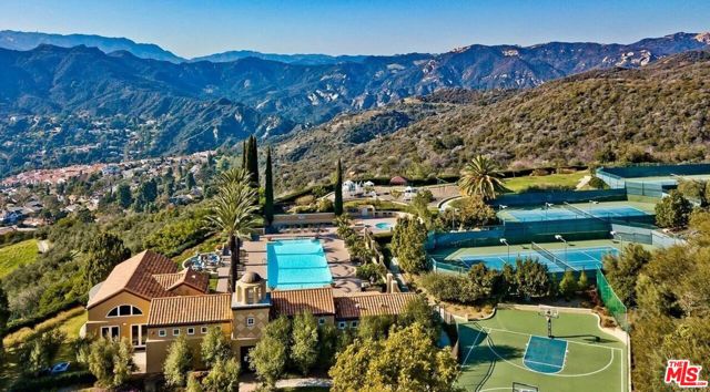 16864 Calle Bellevista, Pacific Palisades CA: https://media.crmls.org/mediaz/61118ae6-92df-40ba-8d57-ce98dbd4b371.jpg