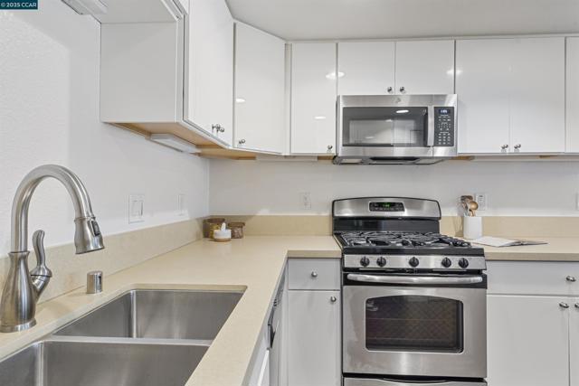321 Via Cordova Ln, Martinez CA: https://media.crmls.org/mediaz/61118dde-b523-4ae2-8974-93a39c3094f8.jpg