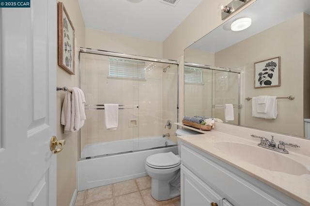 95 Goldspur Way, Brentwood CA: https://media.crmls.org/mediaz/61122020-c1c9-414f-913e-36f586f4a07a.jpg