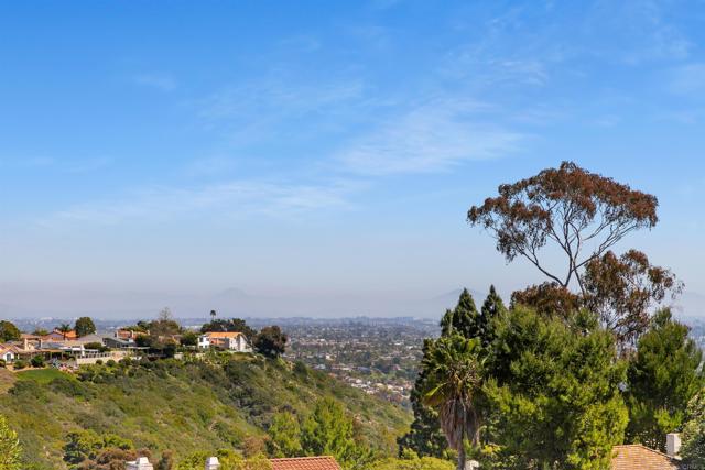 6635 Caminito Scioto, La Jolla CA: https://media.crmls.org/mediaz/61130e9f-0b7e-40a1-adb2-d2512f850c60.jpg