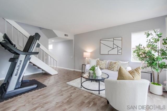 10565 Caminito Basswood, San Diego CA: https://media.crmls.org/mediaz/61136f56-7fa8-45d3-9afd-743eaa4f8d23.jpg