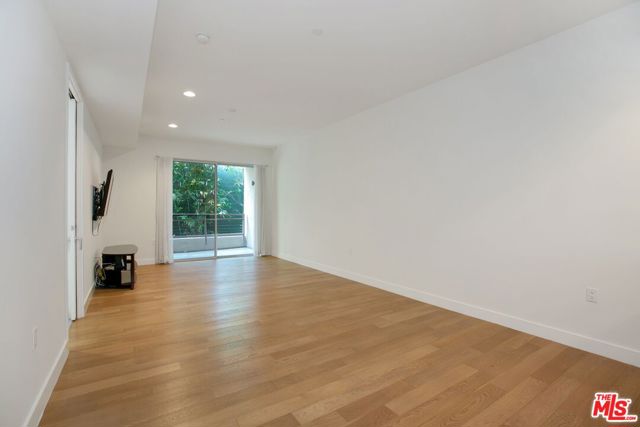 6001 Carlton Way, Los Angeles CA: https://media.crmls.org/mediaz/61137167-6e60-476b-b3ed-31bed46c85da.jpg