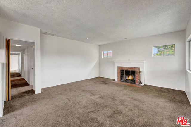 9855 Emperor Avenue, Arcadia CA: https://media.crmls.org/mediaz/61137379-42e5-4171-bbcf-106bab2b2652.jpg