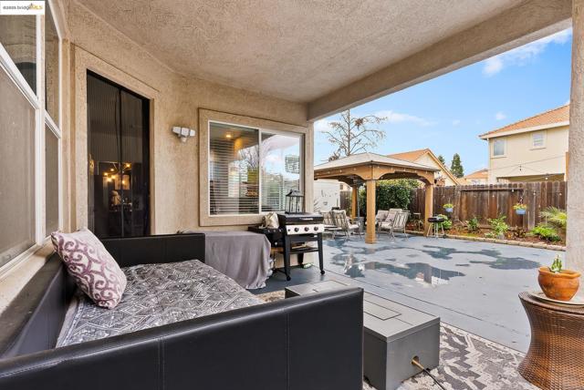 2105 Bedrock Way, Antioch CA: https://media.crmls.org/mediaz/6113a5b1-3a70-4b33-a001-28cd423ed847.jpg