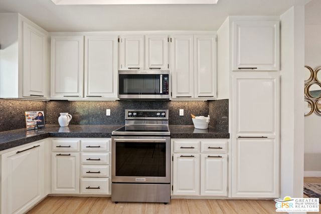 1346 E Andreas Road, Palm Springs CA: https://media.crmls.org/mediaz/6115173d-d9ef-439a-874e-0a17b82bfea4.jpg