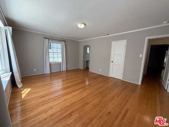 2515 Canyon Drive, Los Angeles CA: https://media.crmls.org/mediaz/6115d54b-06d3-48c1-bfd2-3e50fb2c6ef3.jpg