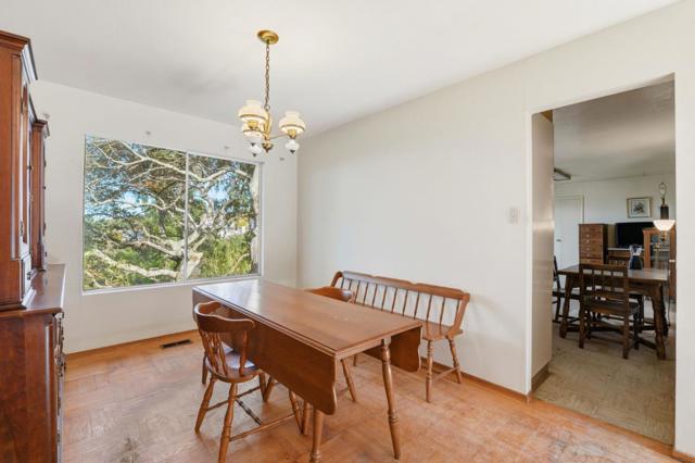 3915 Kingridge Drive, San Mateo CA: https://media.crmls.org/mediaz/611618b7-4cf4-46ac-a249-21c2ce1d82fd.jpg