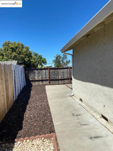 137 El Dorado Dr, Pittsburg CA: https://media.crmls.org/mediaz/611641d3-ca1b-47b6-9ba4-8e0c18cf2b7c.jpg