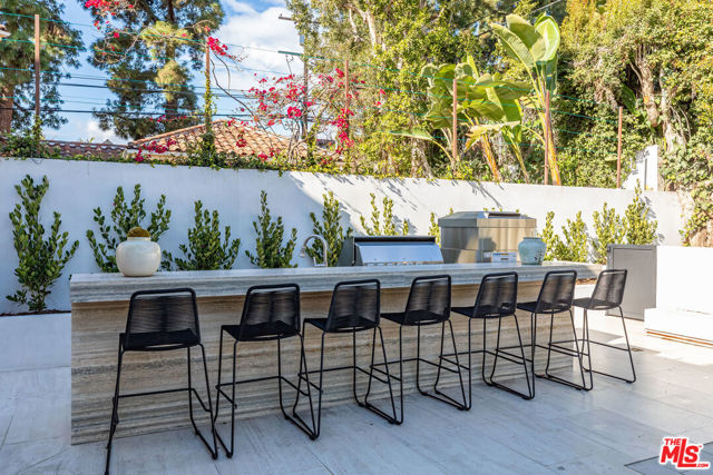 409 21st Street, Santa Monica CA: https://media.crmls.org/mediaz/61165bf1-0c08-4381-b790-d342cb75961f.jpg
