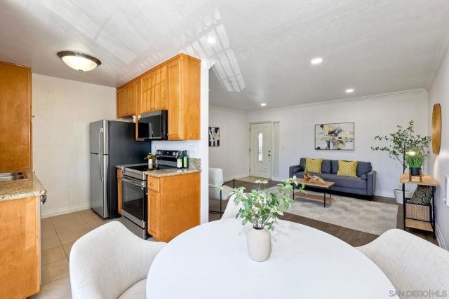 615 9th St, Imperial Beach CA: https://media.crmls.org/mediaz/611698ba-f451-4ad9-b523-7603f8e6d8e1.jpg