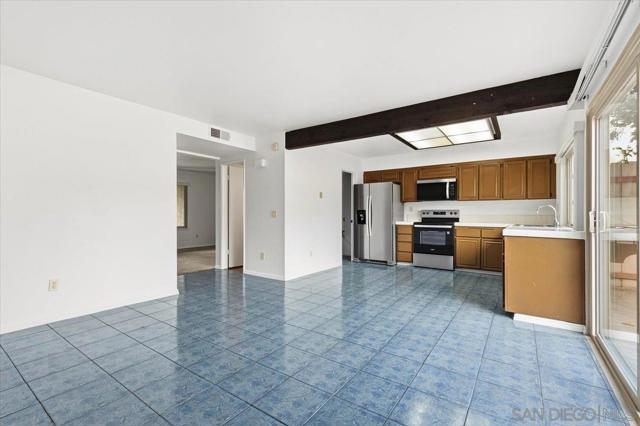 1444 Eagle Peak Ct., Chula Vista CA: https://media.crmls.org/mediaz/6117344c-e409-41f0-b0dd-68c05ff76658.jpg