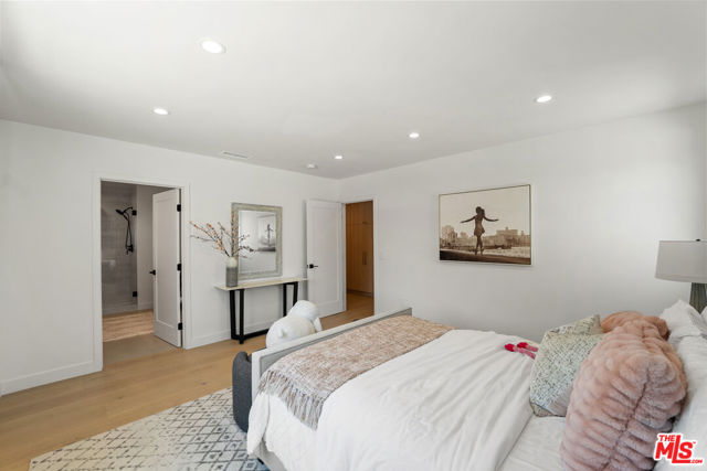 20215 Lorenzana Drive, Woodland Hills CA: https://media.crmls.org/mediaz/61178a67-5099-4387-a11d-d3b4bb8d5dcc.jpg