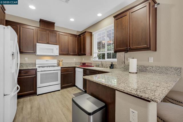 1037 Gridley Dr, Pittsburg CA: https://media.crmls.org/mediaz/6117b498-4982-4027-909d-cc0c04bb6125.jpg