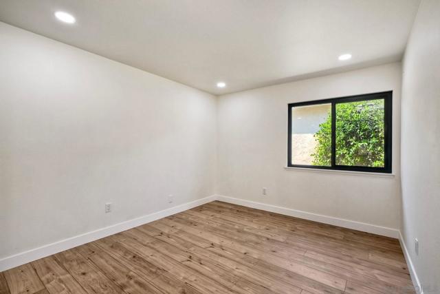 13356 Corte De Comares, San Diego CA: https://media.crmls.org/mediaz/6118373c-8145-432e-bfbf-1d69472d5281.jpg