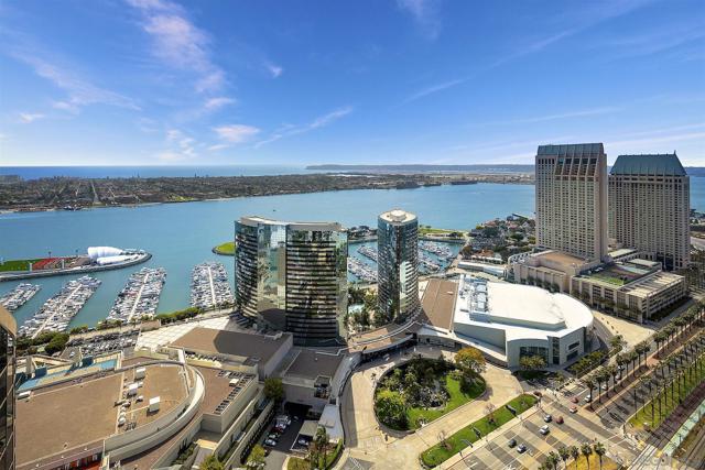 100 Harbor Dr, San Diego CA: https://media.crmls.org/mediaz/61183dcf-0cfe-4a77-97ac-49ee5e5633e7.jpg