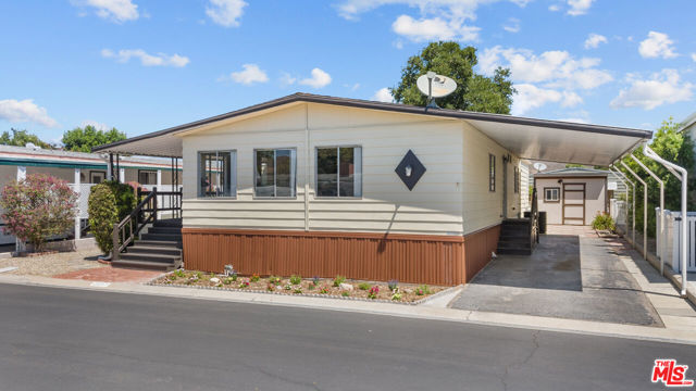 21317 Blue Curl Way, Canyon Country CA: https://media.crmls.org/mediaz/611844e7-7e61-483f-87f8-9edd2e911314.jpg