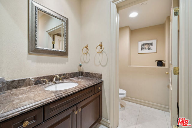 19016 Devonport Lane, Tarzana CA: https://media.crmls.org/mediaz/61184a44-90f6-4d18-a43e-c2861befa332.jpg