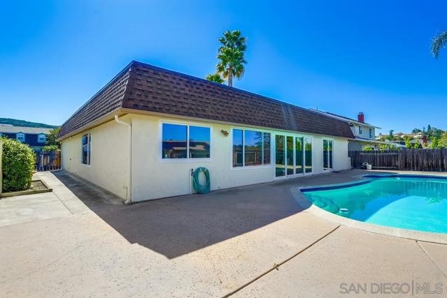 15034 Jenell St, Poway CA: https://media.crmls.org/mediaz/6118e5da-ce6b-4728-a239-d684840f6250.jpg