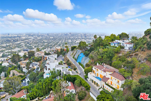 1675 Woods Drive, Los Angeles CA: https://media.crmls.org/mediaz/61192c1d-bc3a-4253-898a-9aa897cf09ad.jpg