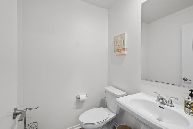 5495 Seacliff Place, San Diego CA: https://media.crmls.org/mediaz/61196618-255f-41f4-af41-9a8e3a7c4e0e.jpg