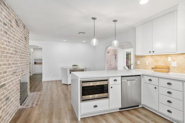 17268 Bernardo Oaks Dr, San Diego CA: https://media.crmls.org/mediaz/61198a10-983e-4fd8-ba9a-c33623ec625a.jpg