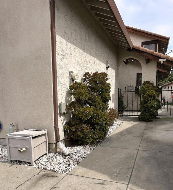 2071 Sunset View Place, San Jose CA: https://media.crmls.org/mediaz/6119b580-f4ec-4beb-9848-51db299bd425.jpg