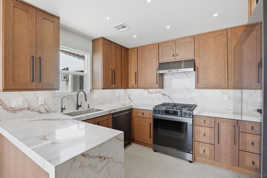 3080 Lloyd - photo 20