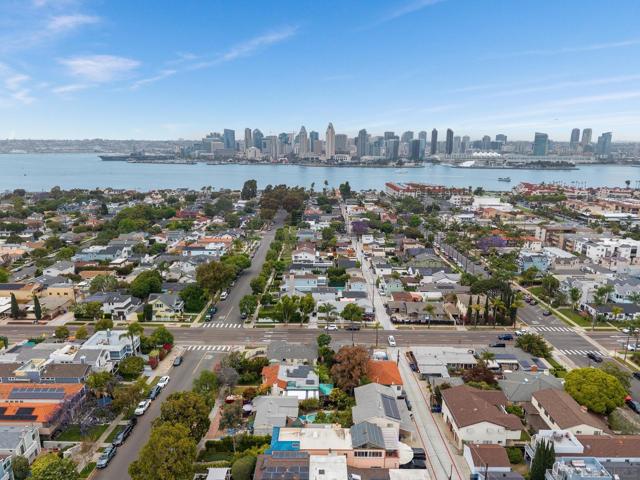 309 11 E Ave, Coronado CA: https://media.crmls.org/mediaz/6119f5d6-dbd3-4225-84ea-15dd7198ad84.jpg